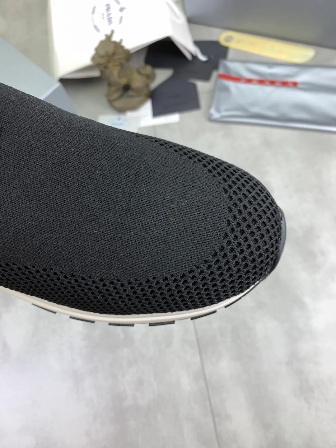Men's shoes 💰P560💰[New model] Flying weave series (summer must-have) is now available on the official website, 🆘 Trendy brand (Prada) mainly promotes popular models, avant-garde and versatile fashionable men's shoes, private version molding, cowhide surface splicing 1:1.. Simple fashion, original imported cowhide lining and cowhide feet; the atmosphere and personality are more fashionable, eye-catching and pursuing class. It will subvert the old idea and be a must-have for fashion trendsetters with you! Must keep it for yourself! High-end comfort and low-end, high-end quality workmanship. Size: 38-45 6️⃣colors available.